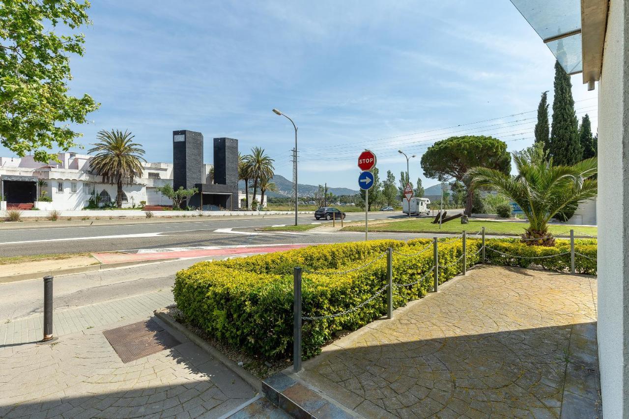 V017 - Porto Marina Apartment Росес Екстериор снимка