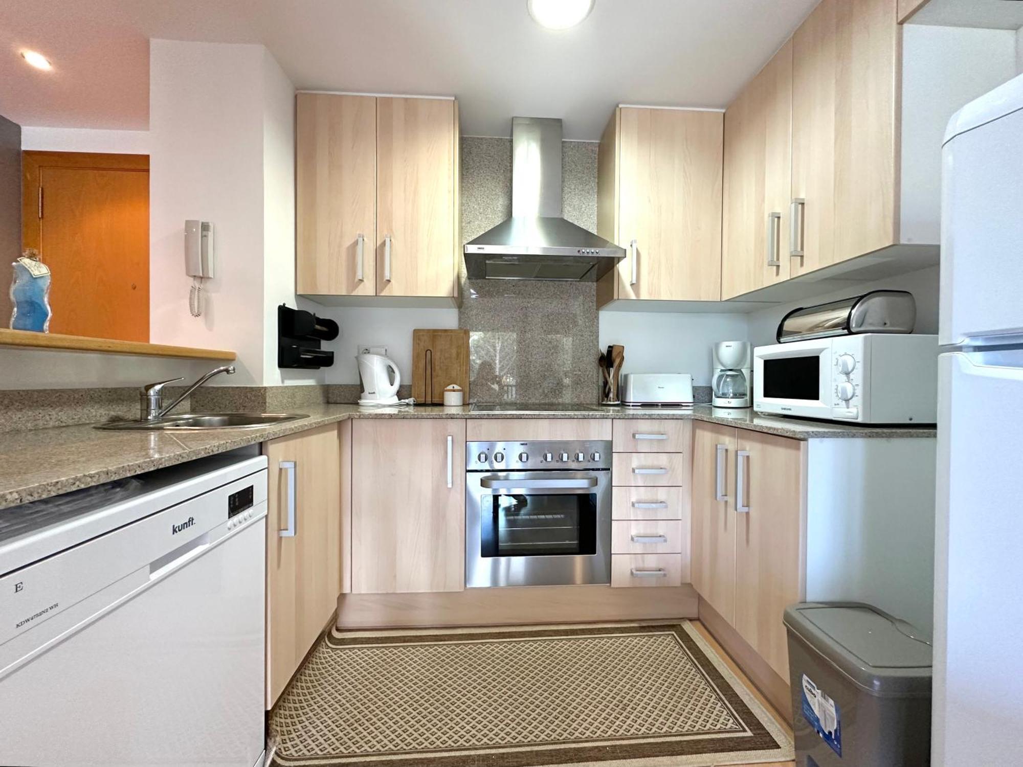 V017 - Porto Marina Apartment Росес Екстериор снимка